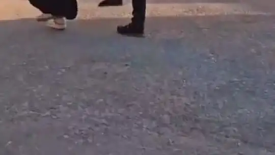 Sokak ortasında eşini darbetti, o anlar kameraya yansıdı