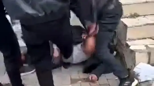 Sokak ortasında meydan dayağı