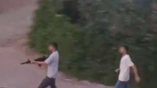 Sokak ortasında silahlı kavga: 3 yaralı