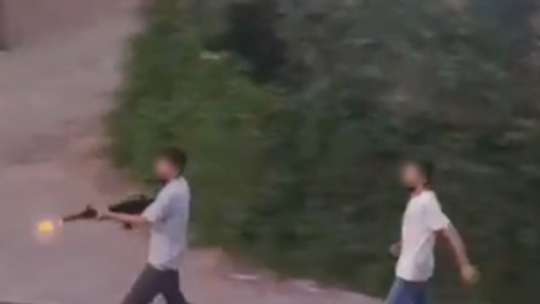 Sokak ortasında silahlı kavga: 3 yaralı