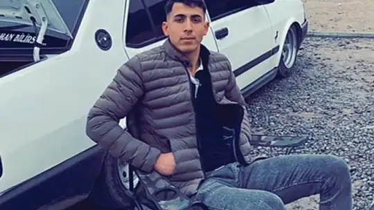 Sokak ortasında vahşice öldürüldü: 19 yaşındaki genç defalarca bıçaklandı