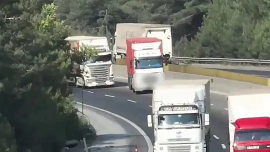 Sol şeridi ihlal eden tır ve kamyon sürücülerine para cezası