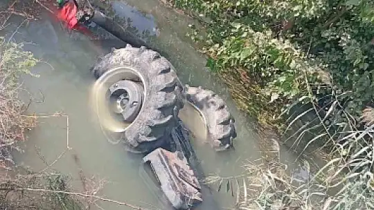 Sulama kanalına devrilen traktörün sürücüsü hayatını kaybetti