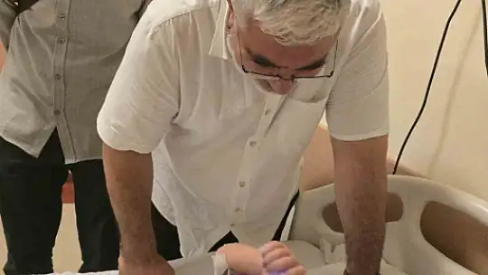 Suriye'de kuyuya düşen çocuk kurtarılarak tedavi için Şanlıurfa'ya getirildi