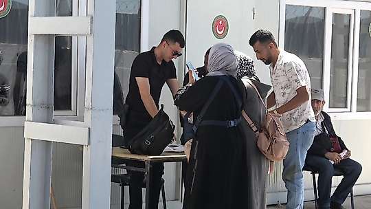 Suriyelilerin gönüllü dönüşleri Öncüpınar'da kesintisiz devam ediyor