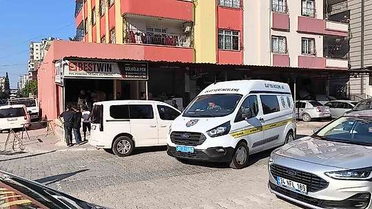 Taburede otururken silahlı saldırıya uğradı: O anlar kamerada