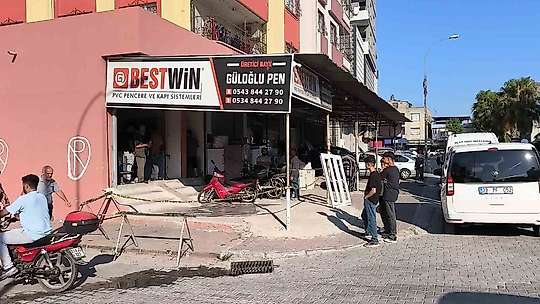 Taburede otururken silahlı saldırıya uğradı: O anlar kamerada
