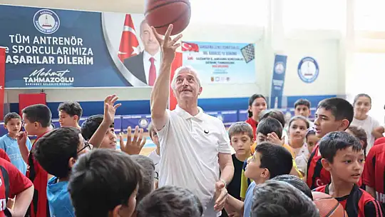 Tahmazoğlu yaz spor okulu öğrencileriyle buluştu
