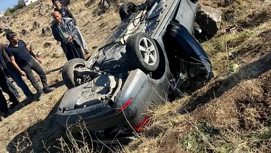 Takla atan otomobilde aynı aileden 4 kişi ağır yaralandı