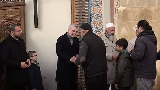 Tarihi Ulu Cami'de deprem sonrası ilk bayram namazı kılındı