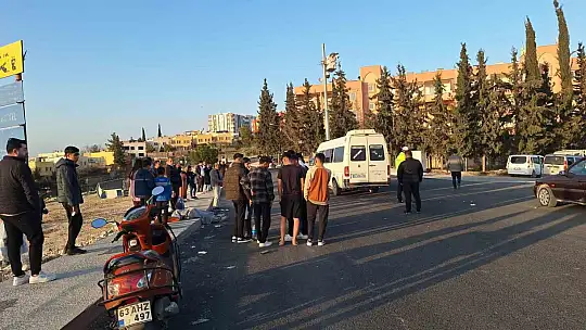 Tarım işçilerini taşıyan minibüs direğe çarptı: 15 yaralı