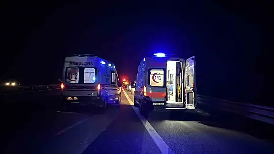 TEM'de can pazarı... Tüp yüklü kamyon ile minibüs çarpıştı: 16 yaralı