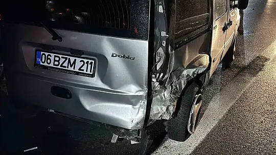 3 araç çarpıştı: 7 yaralı