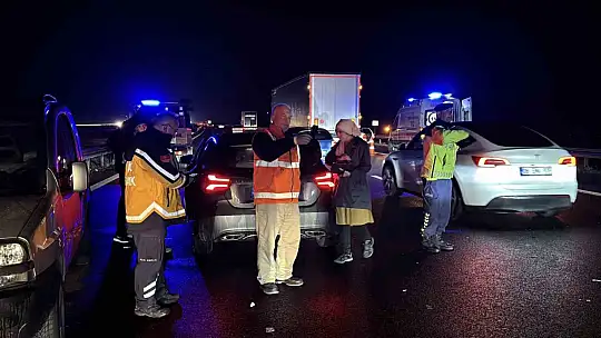 3 araç çarpıştı: 7 yaralı