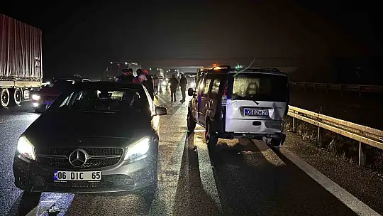 3 araç çarpıştı: 7 yaralı