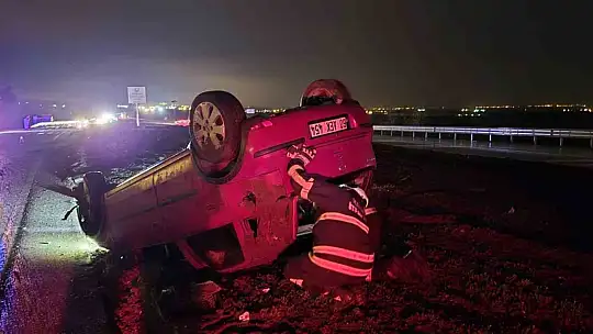 Ters dönen otomobildeki 2 kişi yaralandı