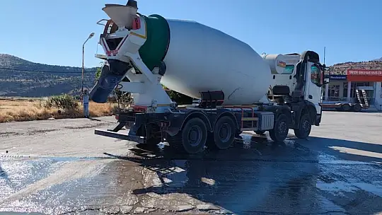 Tır ile beton mikseri çarpıştı: 1 yaralı