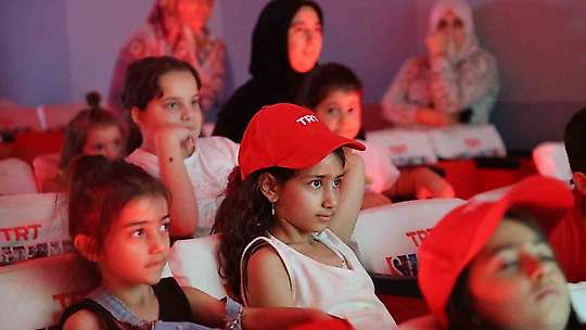 TRT Sinema Tırı Elazığlı çocuklara sinema keyfi yaşattı