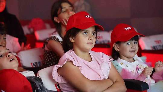 TRT Sinema Tırı Elazığlı çocuklara sinema keyfi yaşattı