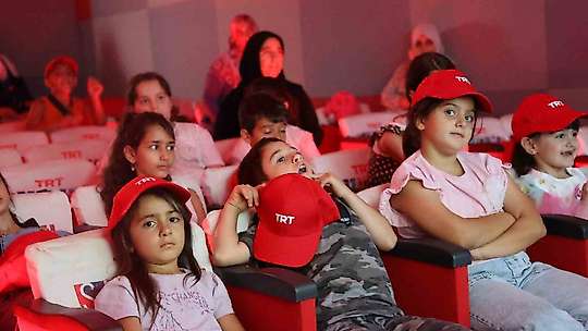 TRT Sinema Tırı Elazığlı çocuklara sinema keyfi yaşattı