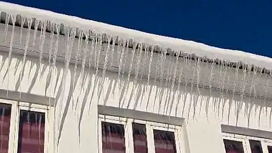 Tufanbeyli buz kesti