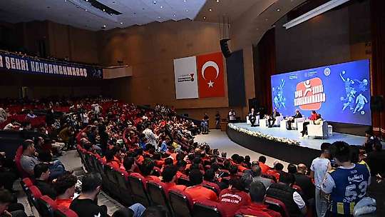 Türk futbolunun efsane isimleri, spor şehri Kahramanmaraş'ta buluştu
