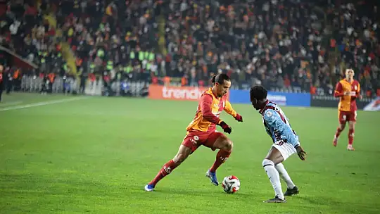 Turkcell Süper Kupa: Galatasaray: 2 - Trabzonspor: 0 (İlk yarı)