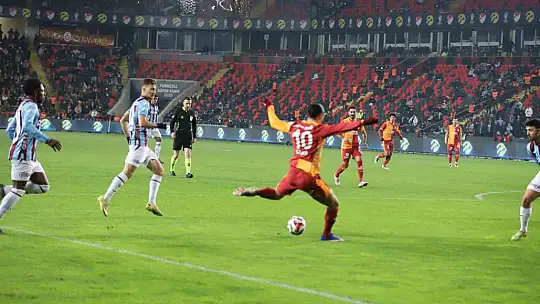 Turkcell Süper Kupa: Galatasaray: 2 - Trabzonspor: 0 (İlk yarı)