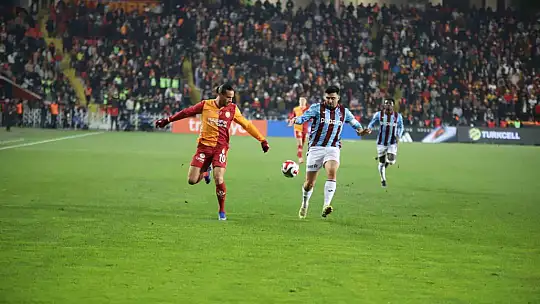 Turkcell Süper Kupa: Galatasaray: 2 - Trabzonspor: 0 (İlk yarı)