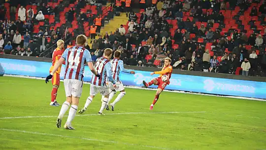 Turkcell Süper Kupa: Galatasaray: 2 - Trabzonspor: 0 (İlk yarı)