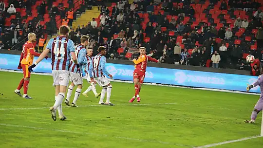 Turkcell Süper Kupa: Galatasaray: 2 - Trabzonspor: 0 (İlk yarı)