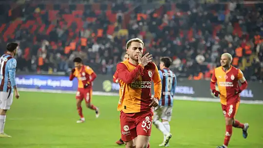 Turkcell Süper Kupa: Galatasaray: 2 - Trabzonspor: 0 (İlk yarı)
