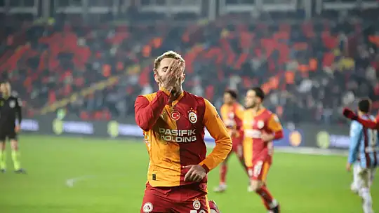 Turkcell Süper Kupa: Galatasaray: 2 - Trabzonspor: 0 (İlk yarı)