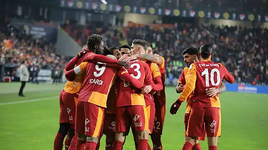 Turkcell Süper Kupa: Galatasaray: 2 - Trabzonspor: 0 (İlk yarı)