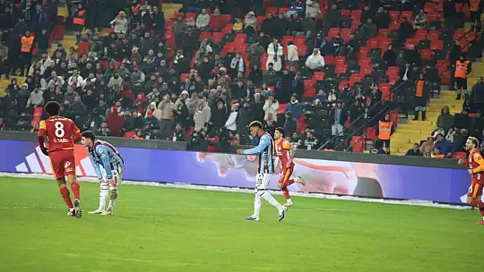Turkcell Süper Kupa: Galatasaray: 2 - Trabzonspor: 0 (İlk yarı)