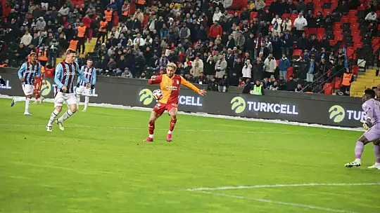 Turkcell Süper Kupa: Galatasaray: 2 - Trabzonspor: 0 (İlk yarı)