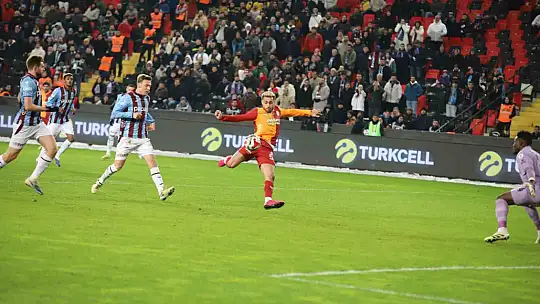 Turkcell Süper Kupa: Galatasaray: 2 - Trabzonspor: 0 (İlk yarı)