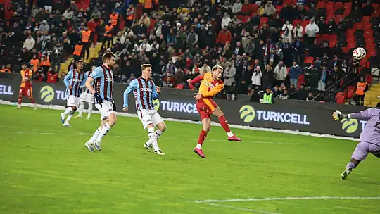 Turkcell Süper Kupa: Galatasaray: 2 - Trabzonspor: 0 (İlk yarı)