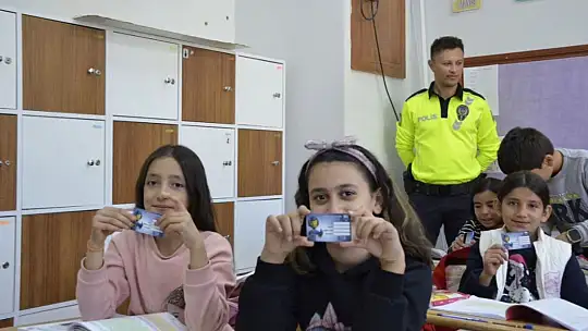Adıyaman Tut'ta polis ekipleri öğrencilere trafik eğitimi verdi