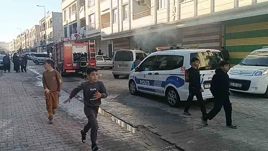 Tutuşan talaş iş yerini yaktı