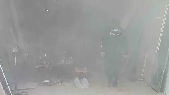 Tutuşan talaş iş yerini yaktı