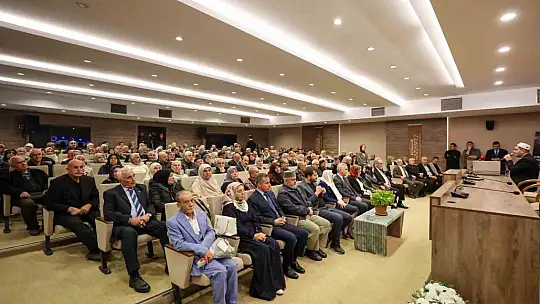 Umreden dönen ikinci kafile, Fatma Şahin ile bir araya geldi