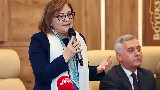 Umreden dönen ikinci kafile, Fatma Şahin ile bir araya geldi