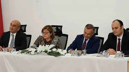 Vali Çeber ile Başkan Şahin, Arabanlı muhtarların taleplerini dinledi
