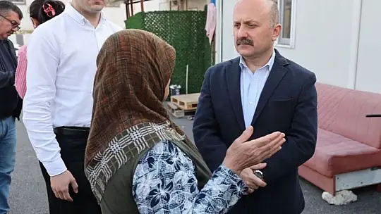 Vali Varol ve eşi depremzedelerle bir araya geldi