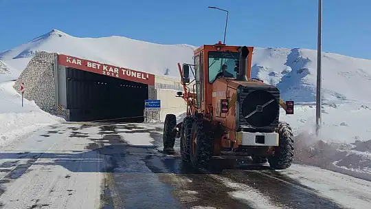 Van-Bahçesaray kara yolu ulaşıma açıldı