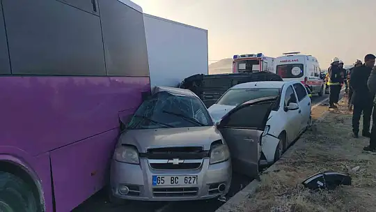 Van'da zincirleme trafik kazası: Yaralılar var