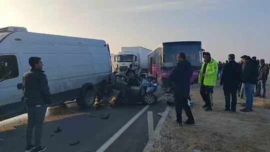 Van'da zincirleme trafik kazası: Yaralılar var
