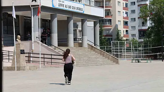 Vefat eden mühendisin adına YKS öncesi simit ve ayran dağıtıldı