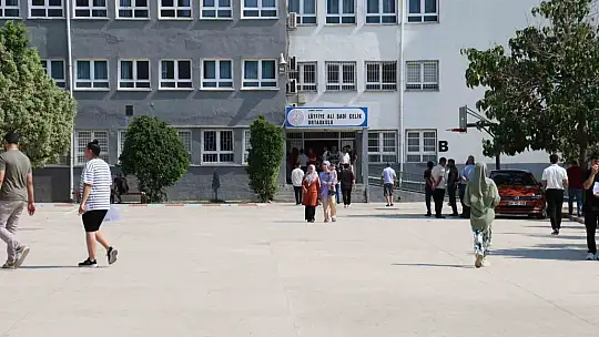 Vefat eden mühendisin adına YKS öncesi simit ve ayran dağıtıldı